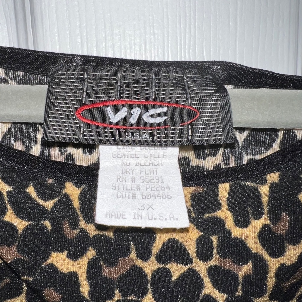 VIC USA EMBELLISHED LEOPARD TOP - Picture 5 of 9